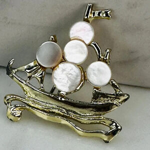 Vintage Ship Brooch Pin Mother of Pearl Accent MOP Gold-tone Boat Nautic…